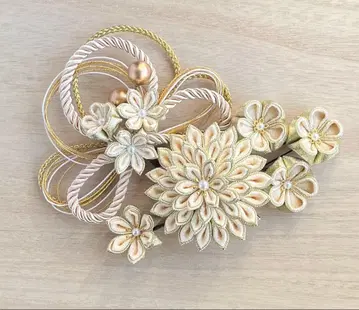 꽃 모티브 머리 장식 골드 아이보리