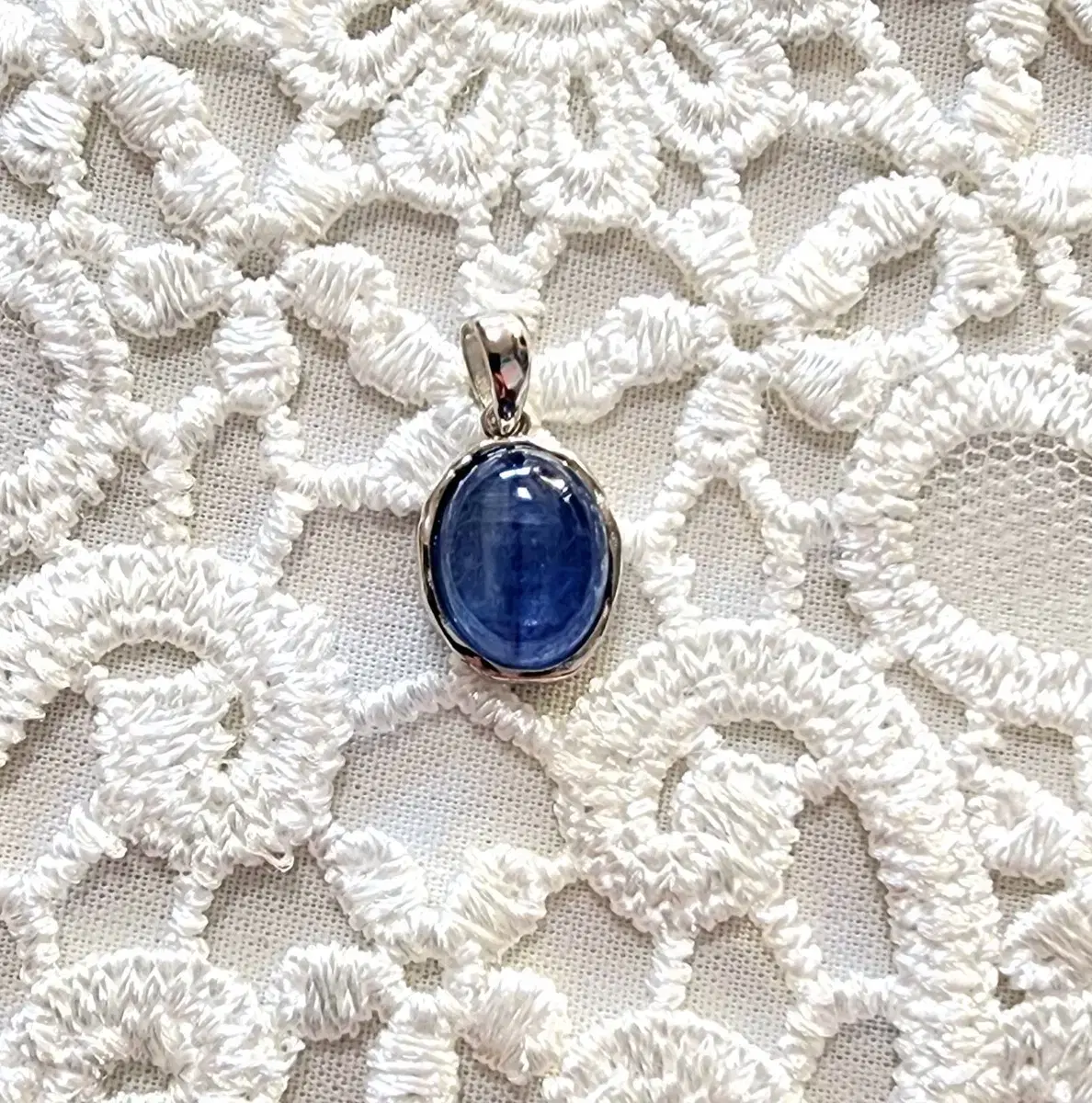 Handmade AAA- Katseye Kaiyanite Silver Pendant (Kaiyanite)