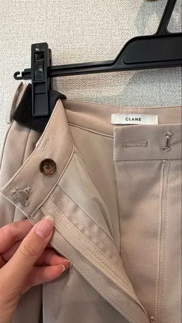 CLANE 베이지 베이직 턱 팬츠