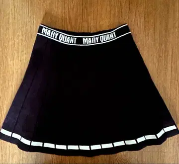 [ 새상품급 ] 릴리 브라운 마리콴트 두꺼운 니트 플리츠 스커트 로고