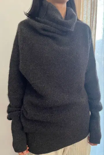 [ 새상품급 ] COS 터틀넥 스웨터