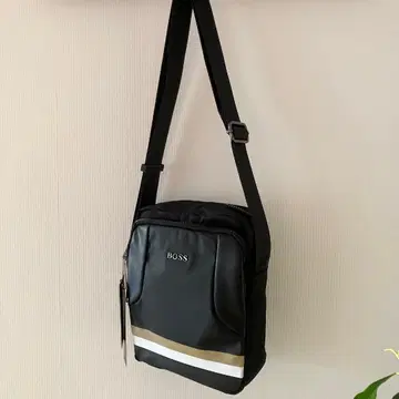 새상품 미사용 HUGO BOSS 휴고보스 숄더백