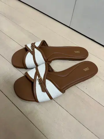 ZARA 캔버스 버클 플랫 샌들 39 25.5cm