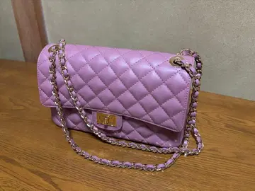 진한 복숭아색 퀼팅 숄더백