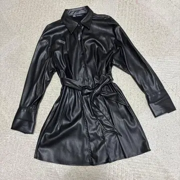 새상품급 ZARA 인조 가죽 블랙 자켓