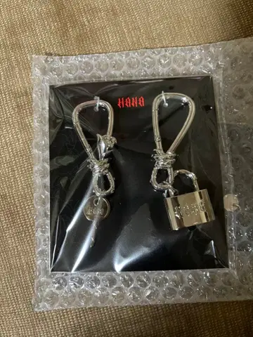 HANA BAD LOVE 카라비너 세트