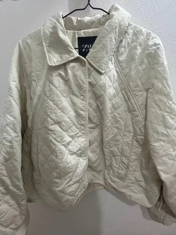 아이보리 퀼팅 자켓