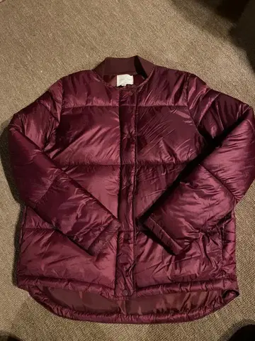 NY 어반 아웃피터스 버건디 다운 자켓 최종 세일