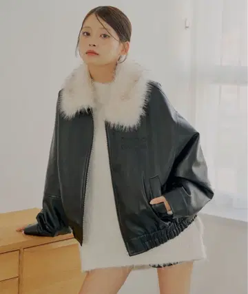 Chico 페이크 레더 루즈 지퍼 블루종 블랙