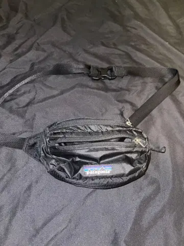 Patagonia 블랙 바디백