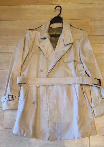 베이지 트렌치코트