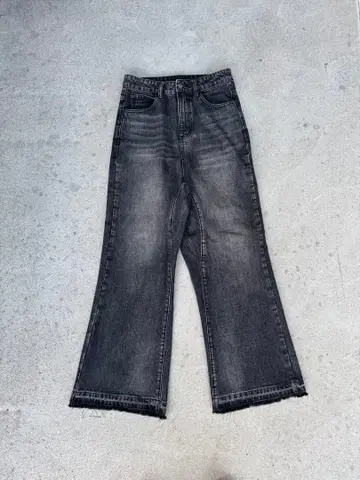 JCAESAR 로우라이즈 디컨스트럭트 청바지