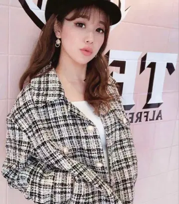 체크 무늬 트위드 자켓