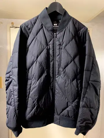 유니클로 화이트 마운티니어링 리사이클 하이브리드 다운 자켓 블랙 L