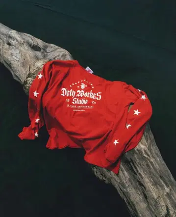 Dirty Workers Studio 빨간색 롱 슬리브 티셔츠