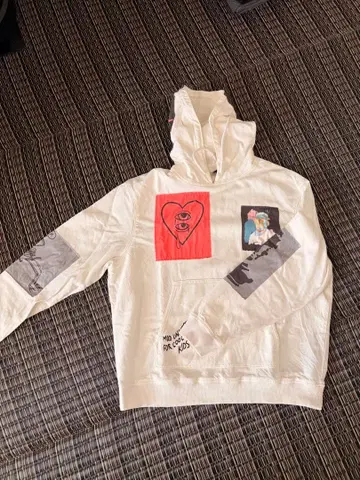 유니크 그래픽 화이트 후드티