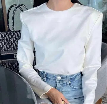 CARLA 카라 미사용 새상품 사이즈 1 레이디 숄더 상의 화이트