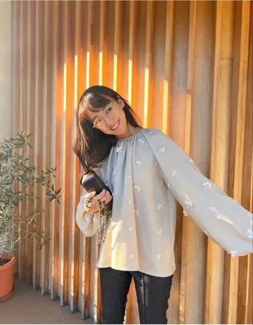 새상품 로지몬스터 flutter flower couture tops