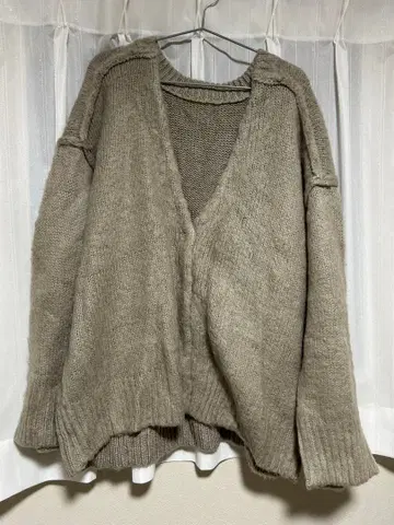 프릭스스토어 깊은 V넥 샤기 니트 베이지