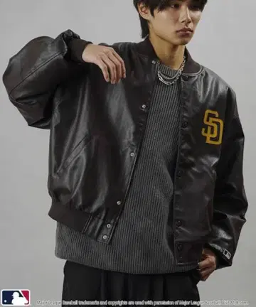 프릭스스토어 별주 MLB 인조 가죽 바시티 자켓
