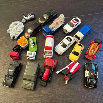 토미카 묶음 판매 (토미카가 아닌 것도 몇 개 있습니다)