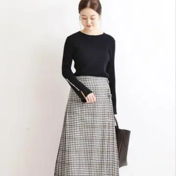 이에나 펄 슬리브 크롭 상의 울 리브 니트 블랙