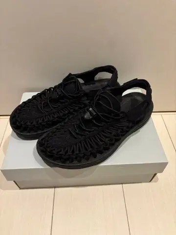 KEEN UNEEK 샌들