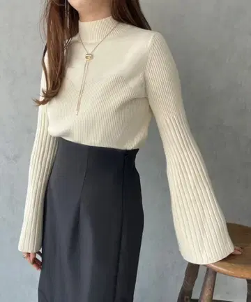 JUNOAH 주노아 플레어 슬리브 뷔스티에 니트 아이보리