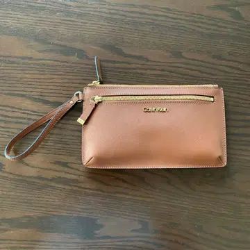 Calvin Klein 브라운 파우치