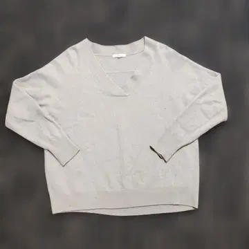 STUDIO CLIP 베이지 V넥 스웨터