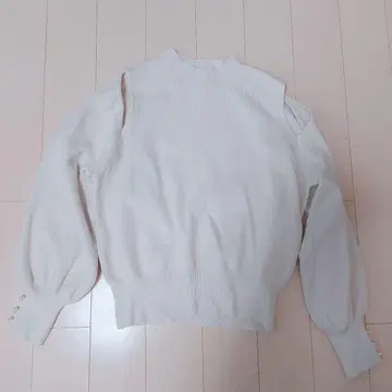 tocco 어깨 트임 니트