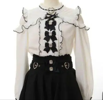 LIZLISA 3개 리본 하트 초커 블라우스 블랙