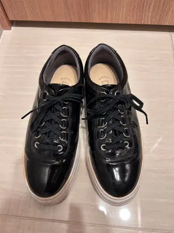 HIMIKO 에나멜 스니커즈 23cm