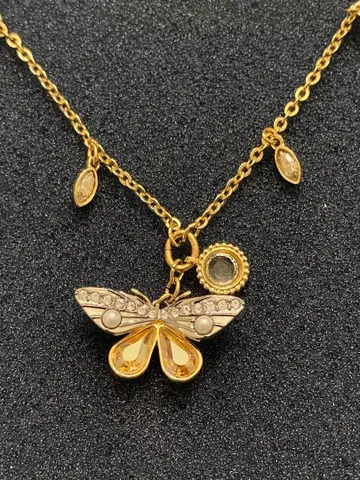 스와로브스키 나비 모티브 목걸이