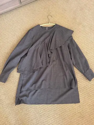 adore 블라우스 프릴 그레이