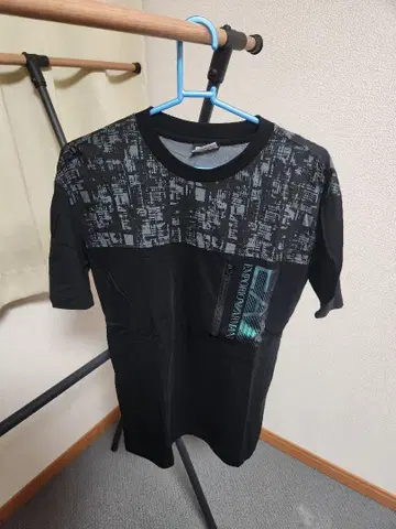 EA7 엠포리오 아르마니 블랙 티셔츠