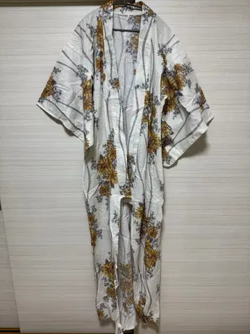 꽃무늬 유카타 화이트 베이스 옐로우 컬러 그레이