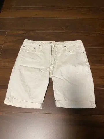 캡 1900 화이트 숏팬츠