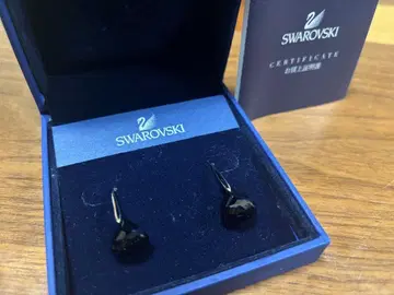 Swarovski 블랙 드롭형 귀걸이