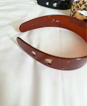 potete 신상 브라운 하트형 구멍 머리띠