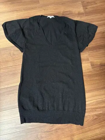 폴앤조 SISTER 블랙 라메 V넥 니트 튜닉