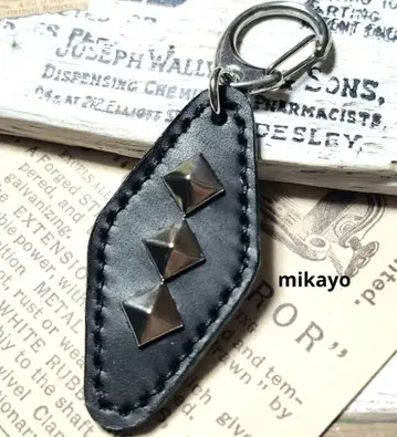 도치기 가죽 양면 스터드 장식 모텔 키 형태 키링