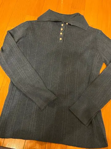 새상품급 UNTITLED 다크 블루 펄 장식 피케 셔츠