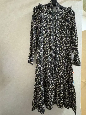 꽃무늬 긴팔 무릎 기장 원피스