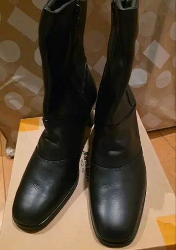 새상품급 NADIA 숏부츠 24cm 블랙 부티