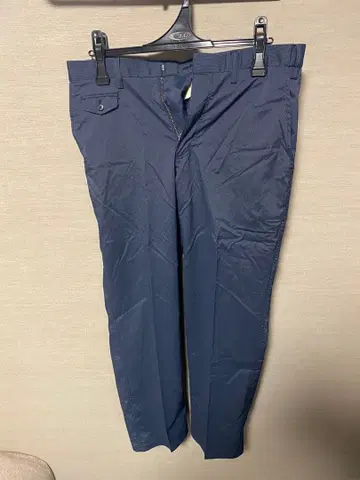 네이비 슬랙스 백 포켓 부착