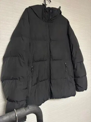 GU 후드 부착 블랙 다운 자켓