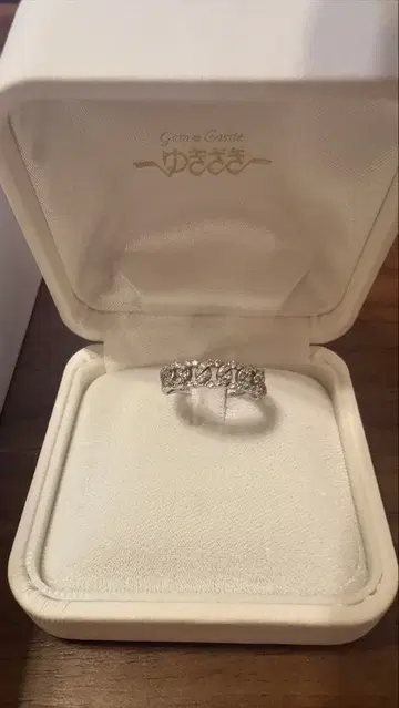 화이트 골드 다이아몬드 반지