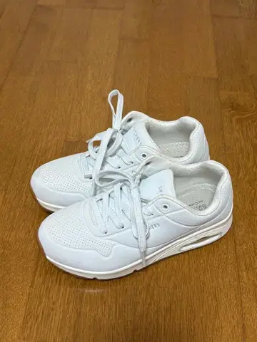 미사용 SKECHERS 스케쳐스 화이트 스니커즈 24cm