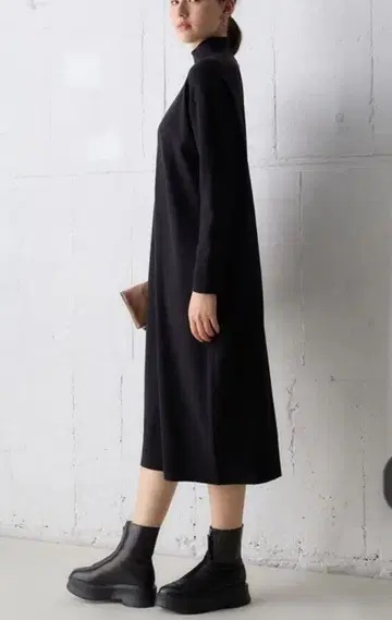 안피로 [세탁 가능] 하이넥 I라인 니트 원피스